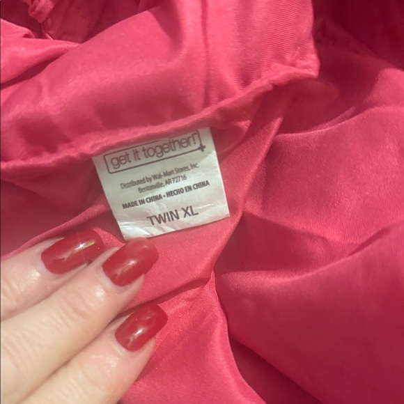 College sheets for dorm room. Fuchsia and Tie-Dye Bedding Sheets Set - Picture 2 of 2